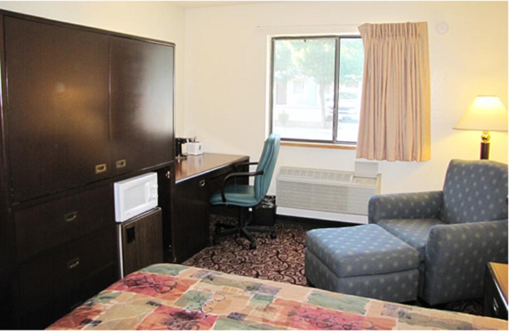 Super 8 By Wyndham Willows Room photo