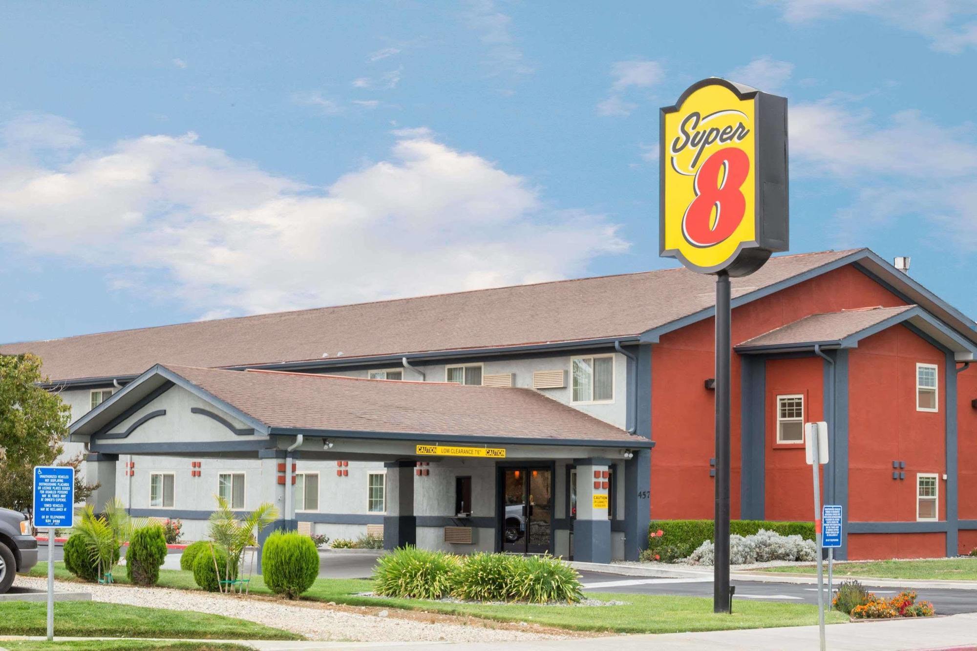 Super 8 By Wyndham Willows Exterior photo