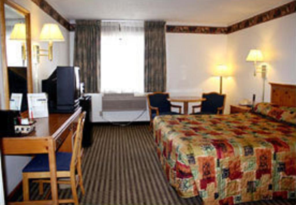 Super 8 By Wyndham Willows Exterior photo