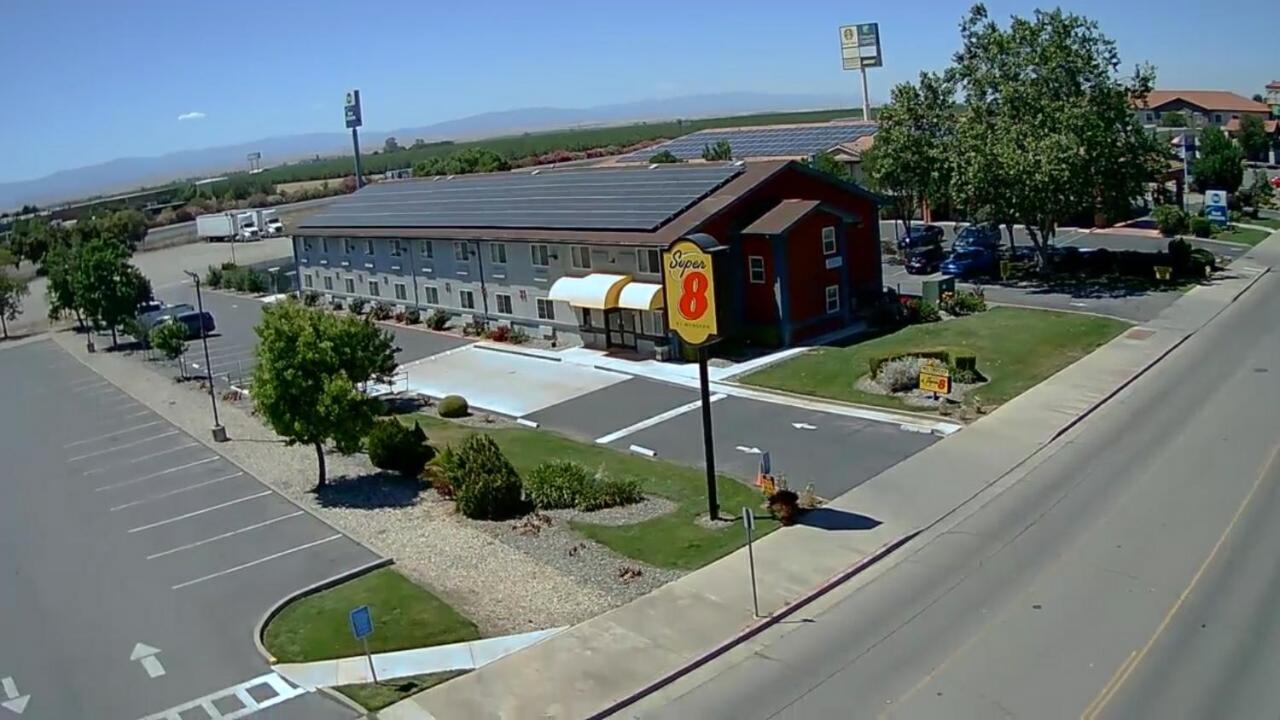 Super 8 By Wyndham Willows Exterior photo